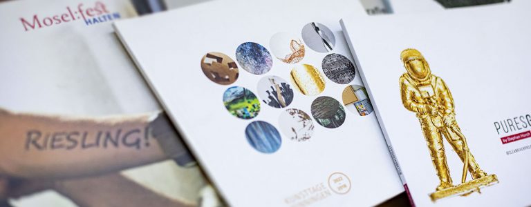 Kataloge und Bücher